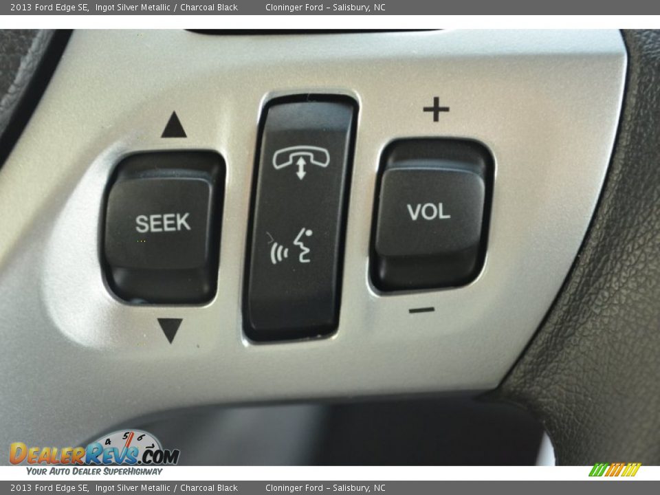Controls of 2013 Ford Edge SE Photo #31
