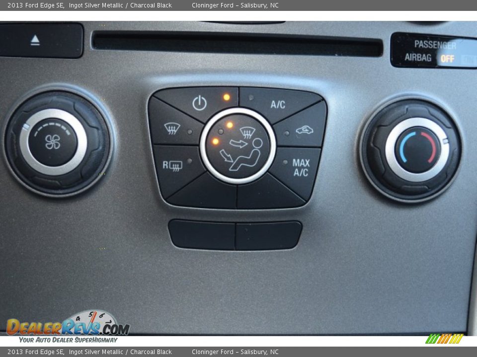 Controls of 2013 Ford Edge SE Photo #33