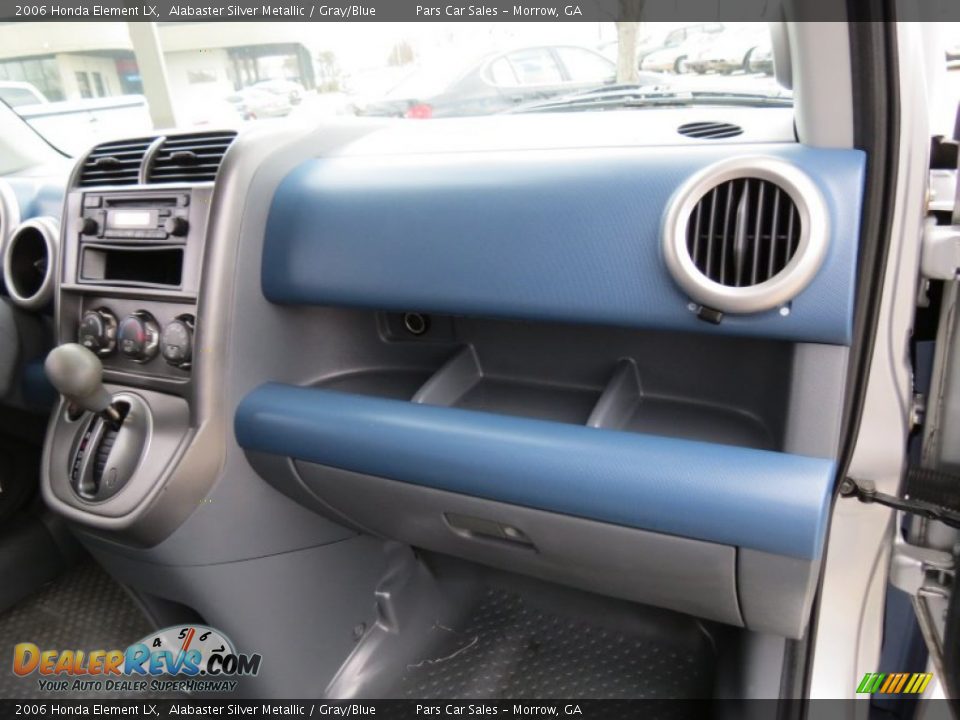 Dashboard of 2006 Honda Element LX Photo #12