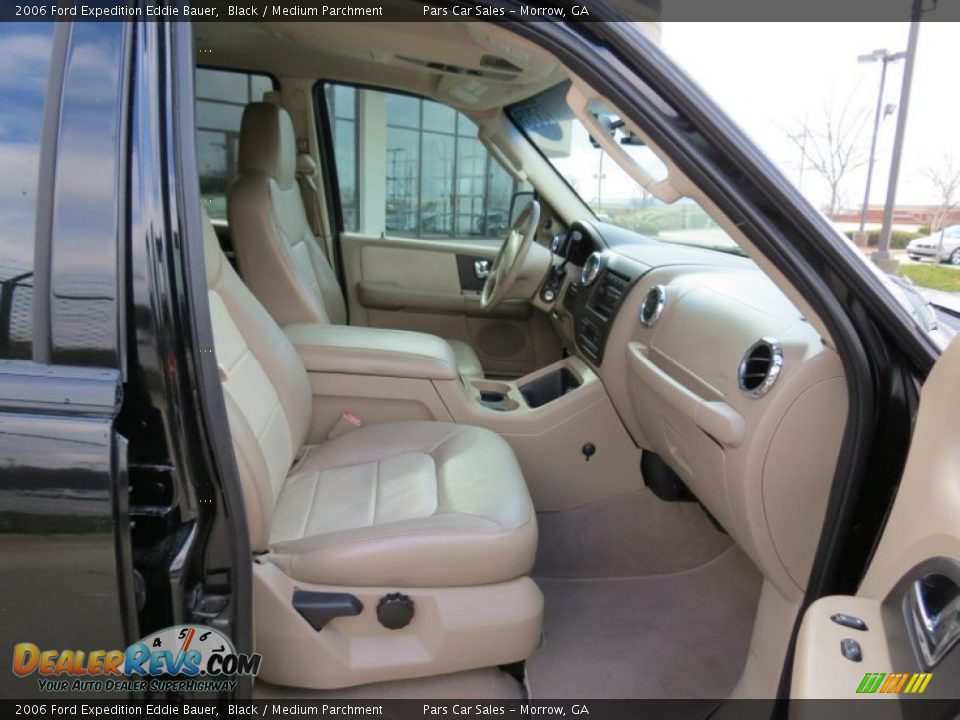 2006 Ford Expedition Eddie Bauer Black / Medium Parchment Photo #13