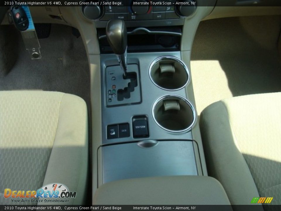 2010 Toyota Highlander V6 4WD Cypress Green Pearl / Sand Beige Photo #17