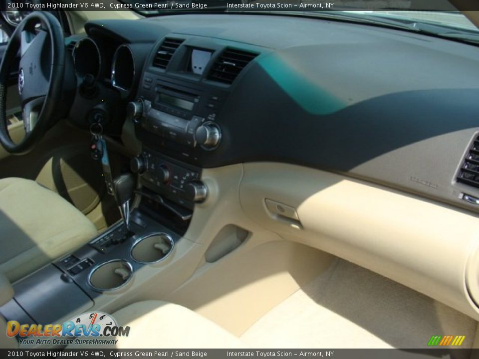 2010 Toyota Highlander V6 4WD Cypress Green Pearl / Sand Beige Photo #23