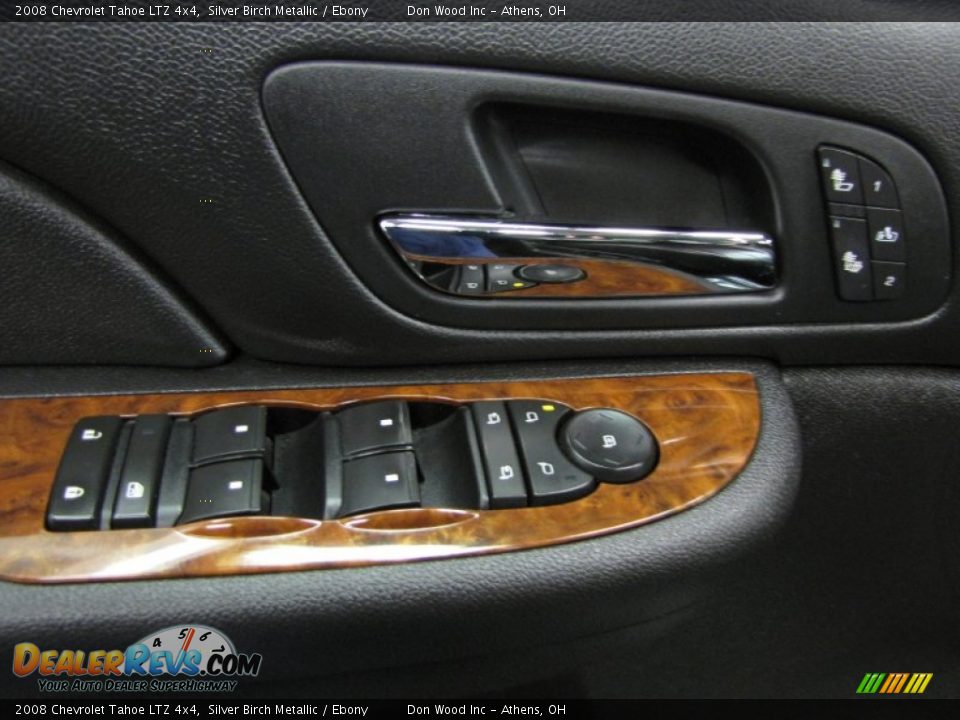 Controls of 2008 Chevrolet Tahoe LTZ 4x4 Photo #16