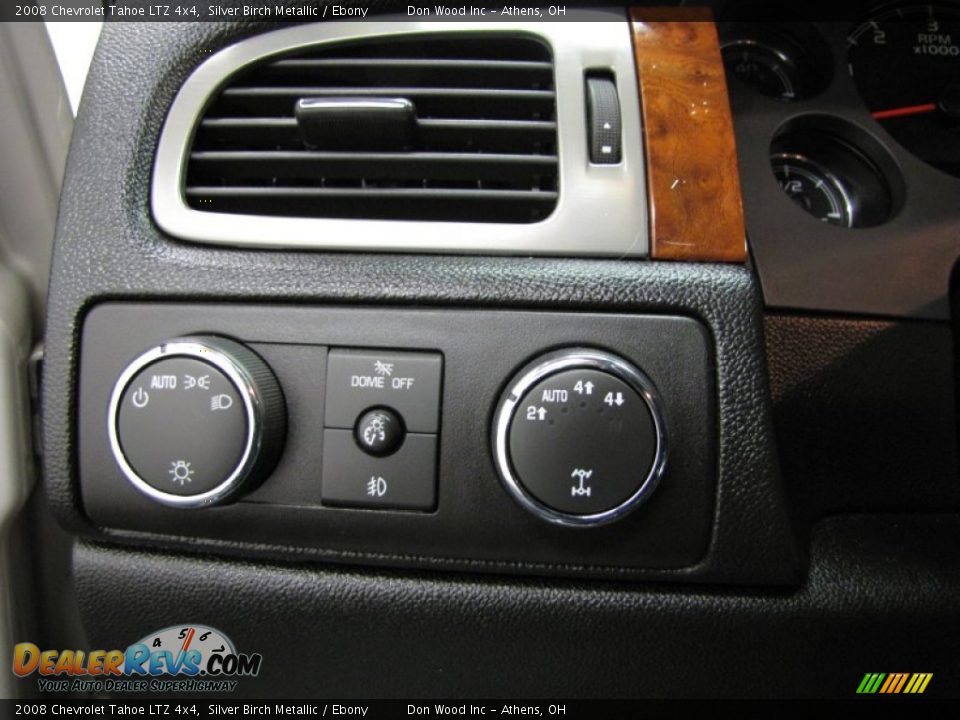 Controls of 2008 Chevrolet Tahoe LTZ 4x4 Photo #31