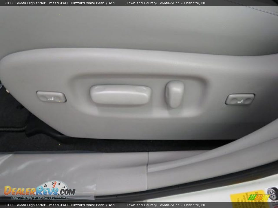 2013 Toyota Highlander Limited 4WD Blizzard White Pearl / Ash Photo #9