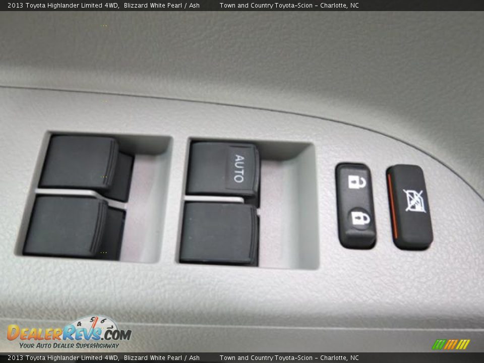 2013 Toyota Highlander Limited 4WD Blizzard White Pearl / Ash Photo #10