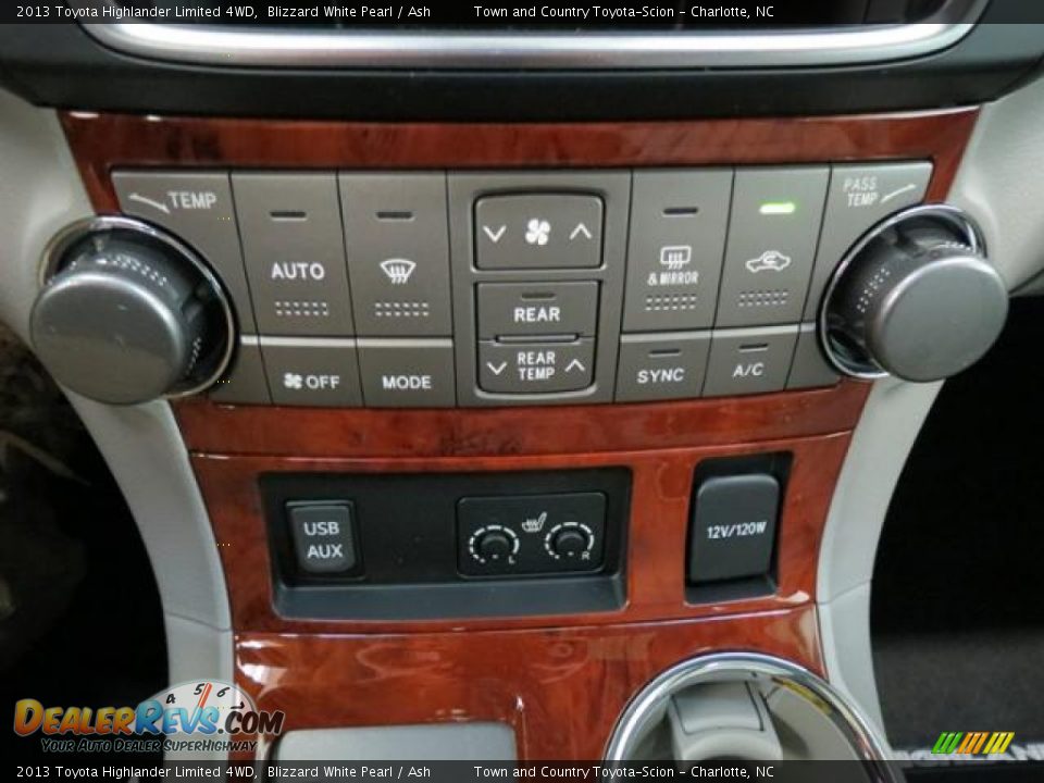2013 Toyota Highlander Limited 4WD Blizzard White Pearl / Ash Photo #14