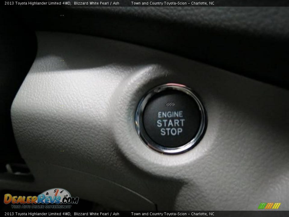 2013 Toyota Highlander Limited 4WD Blizzard White Pearl / Ash Photo #18