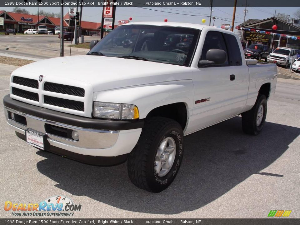 1998 Dodge Ram 1500 Sport Extended Cab 4x4 Bright White / Black Photo #9