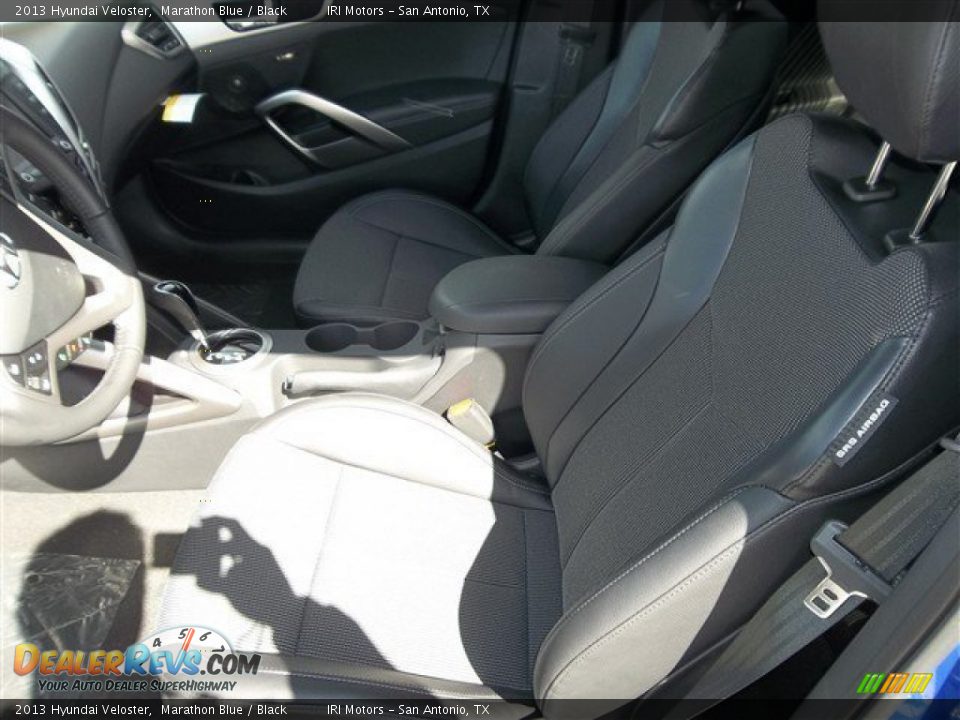 Front Seat of 2013 Hyundai Veloster  Photo #10