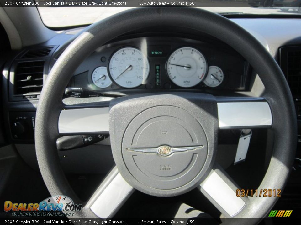 2007 Chrysler 300 Cool Vanilla / Dark Slate Gray/Light Graystone Photo #24