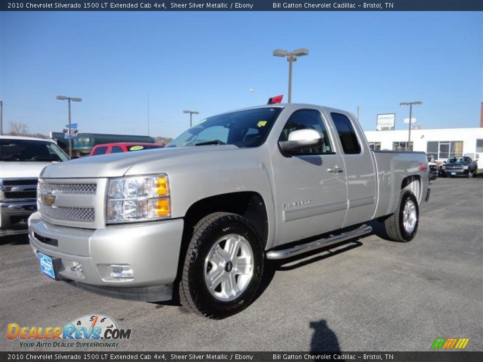 Front 3/4 View of 2010 Chevrolet Silverado 1500 LT Extended Cab 4x4 Photo #3