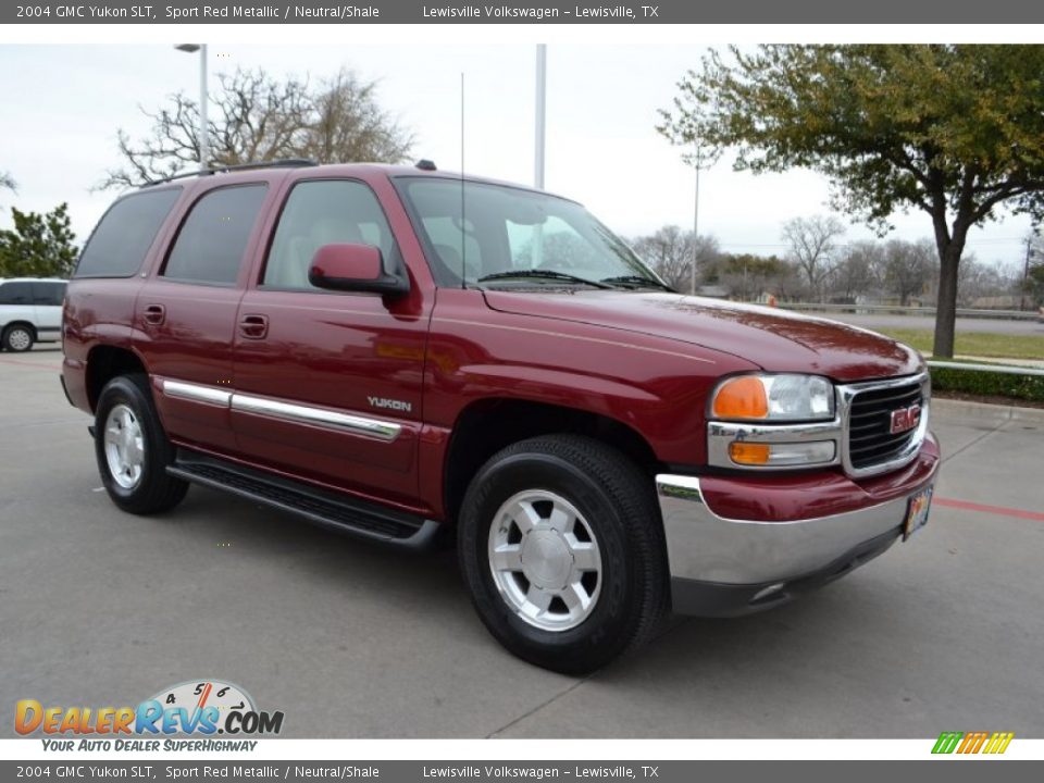 Front 3/4 View of 2004 GMC Yukon SLT Photo #7