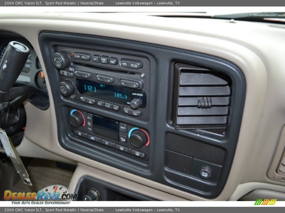 Controls of 2004 GMC Yukon SLT Photo #17