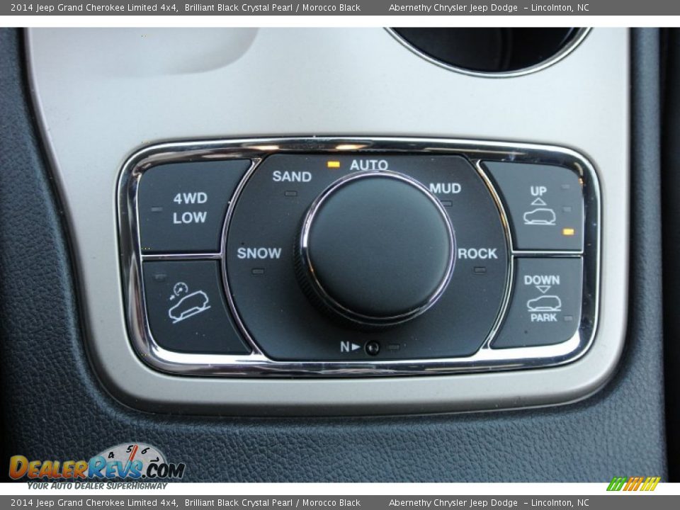 Controls of 2014 Jeep Grand Cherokee Limited 4x4 Photo #11