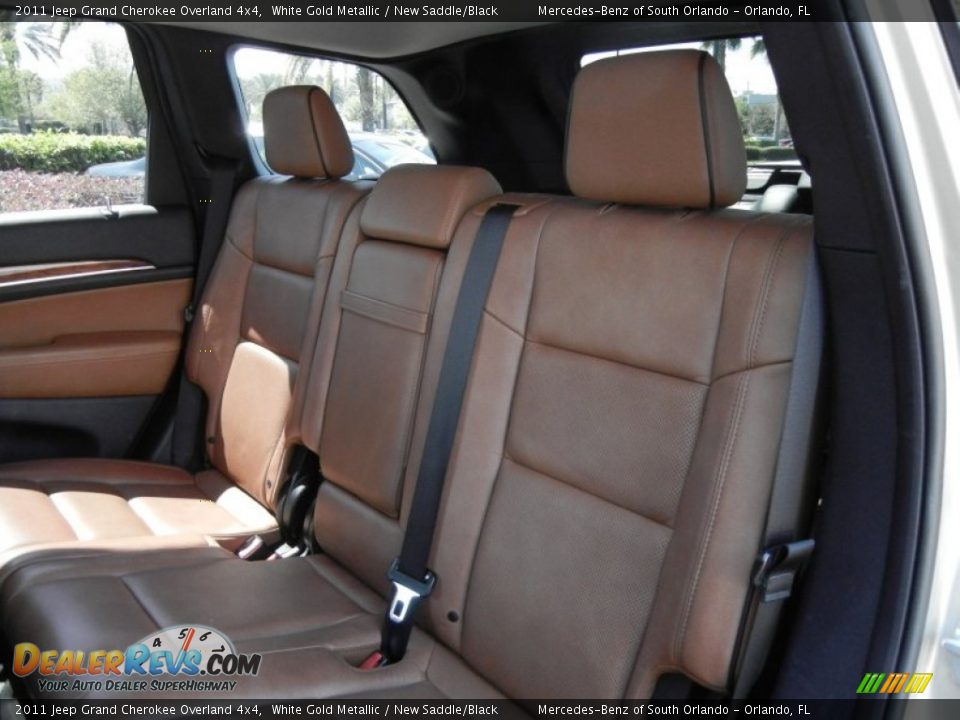 2011 Jeep Grand Cherokee Overland 4x4 White Gold Metallic / New Saddle/Black Photo #16