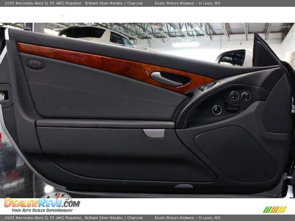 Door Panel of 2005 Mercedes-Benz SL 65 AMG Roadster Photo #30