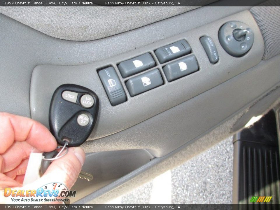 1999 Chevrolet Tahoe LT 4x4 Onyx Black / Neutral Photo #5