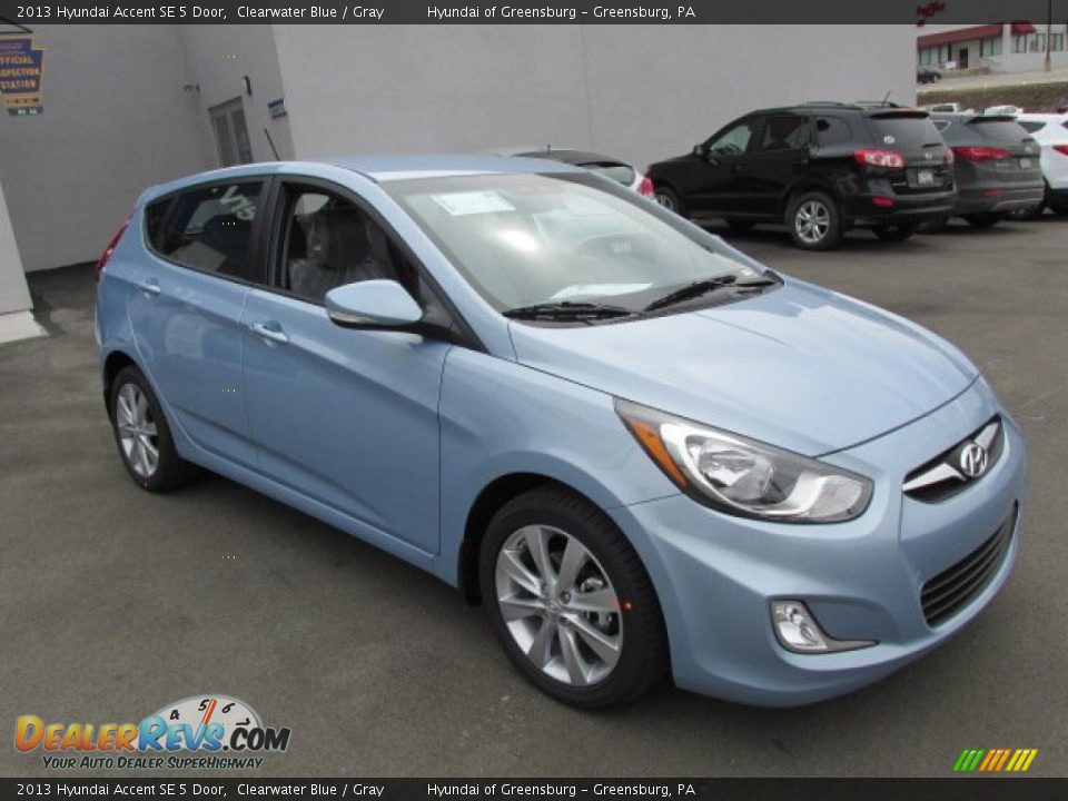 2013 Hyundai Accent SE 5 Door Clearwater Blue / Gray Photo #3