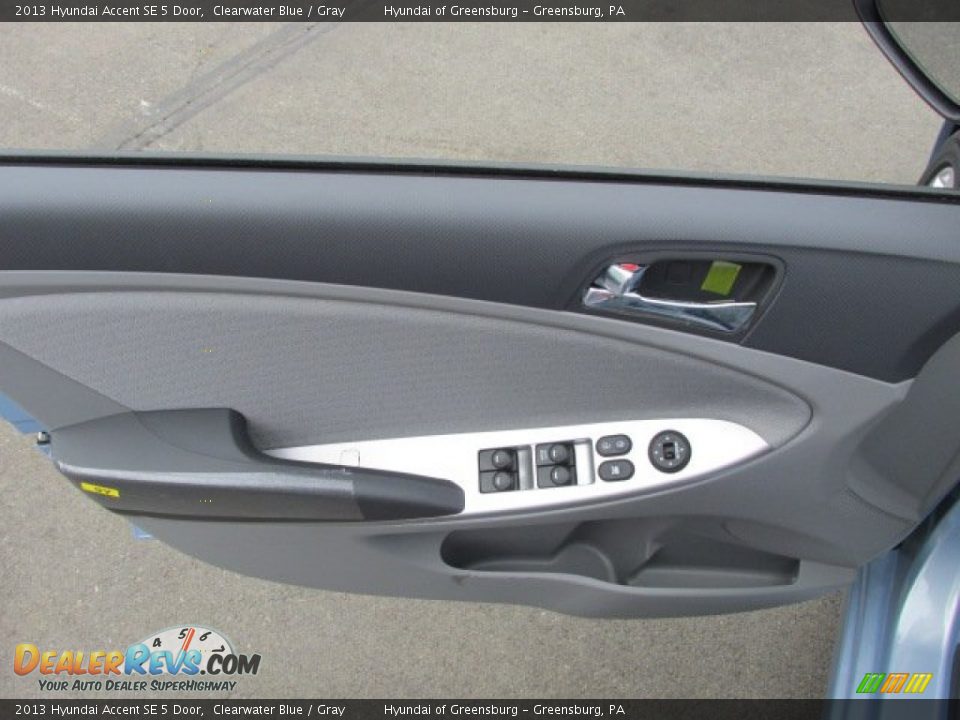 2013 Hyundai Accent SE 5 Door Clearwater Blue / Gray Photo #6