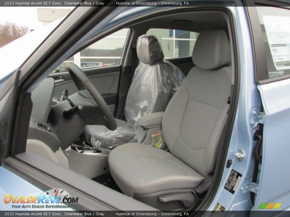 Front Seat of 2013 Hyundai Accent SE 5 Door Photo #7