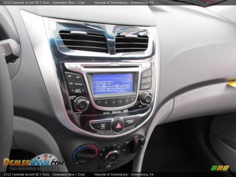 Controls of 2013 Hyundai Accent SE 5 Door Photo #9