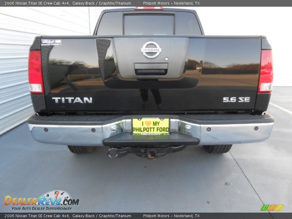 2006 Nissan Titan SE Crew Cab 4x4 Galaxy Black / Graphite/Titanium Photo #5