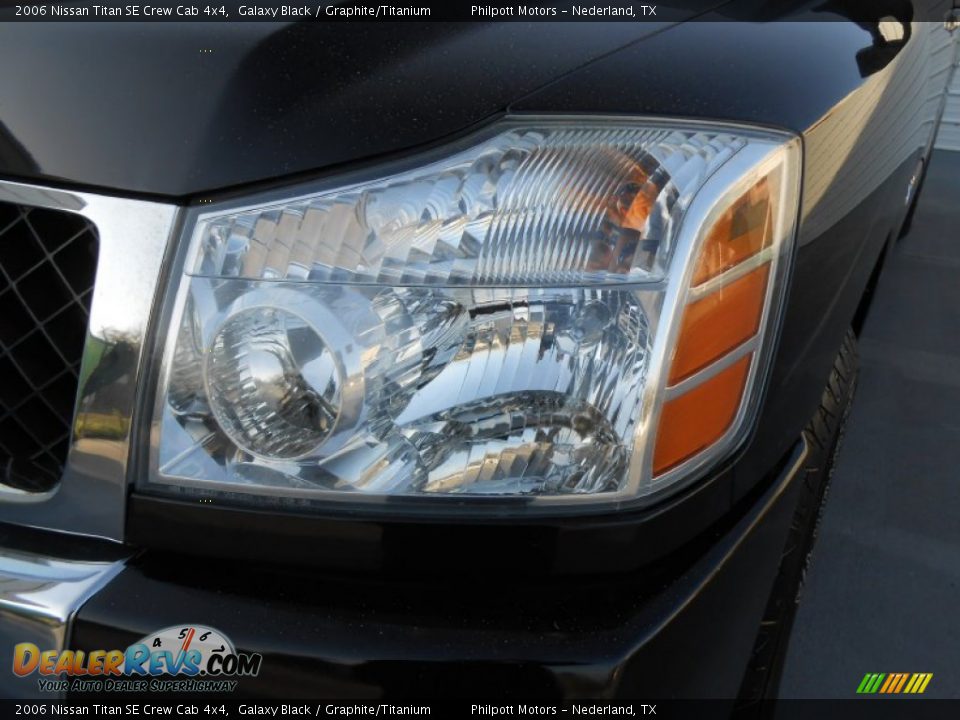 2006 Nissan Titan SE Crew Cab 4x4 Galaxy Black / Graphite/Titanium Photo #9