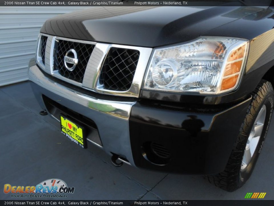 2006 Nissan Titan SE Crew Cab 4x4 Galaxy Black / Graphite/Titanium Photo #10