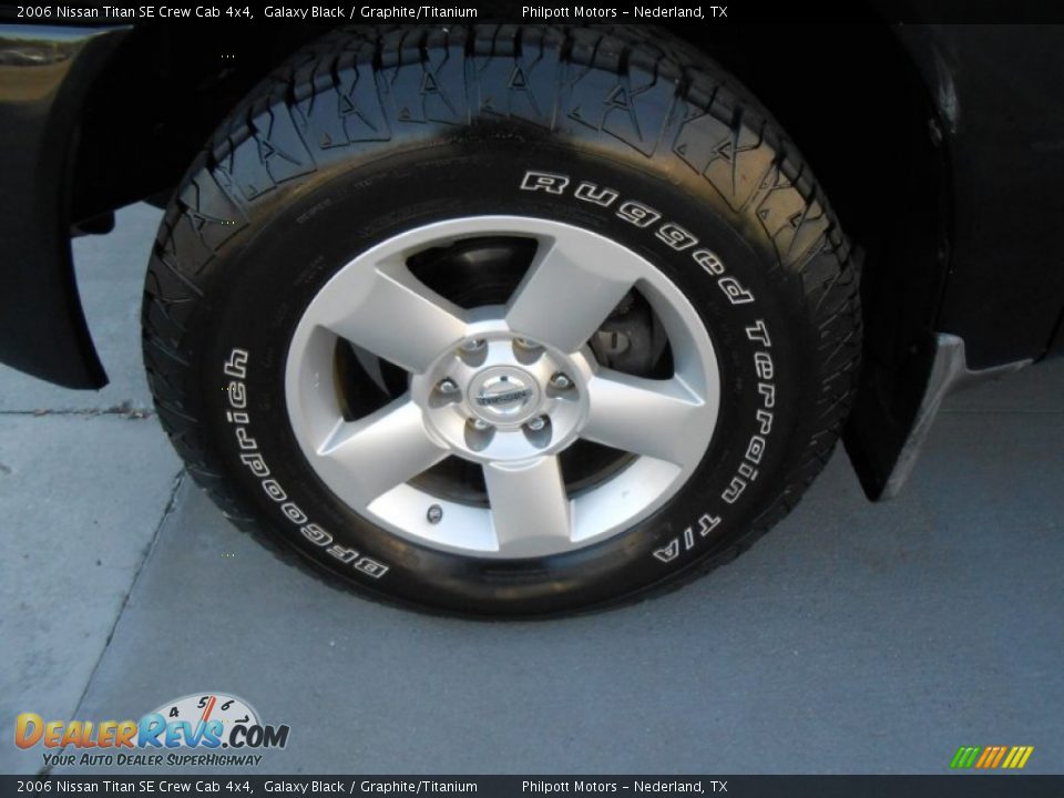 2006 Nissan Titan SE Crew Cab 4x4 Galaxy Black / Graphite/Titanium Photo #11