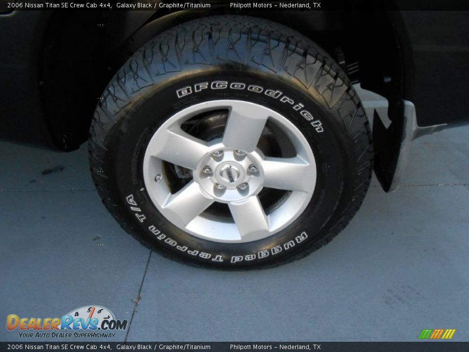 2006 Nissan Titan SE Crew Cab 4x4 Galaxy Black / Graphite/Titanium Photo #12