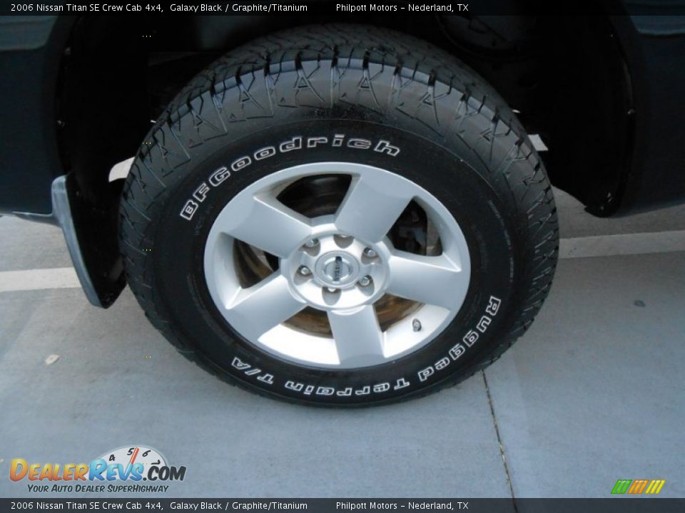 2006 Nissan Titan SE Crew Cab 4x4 Galaxy Black / Graphite/Titanium Photo #13