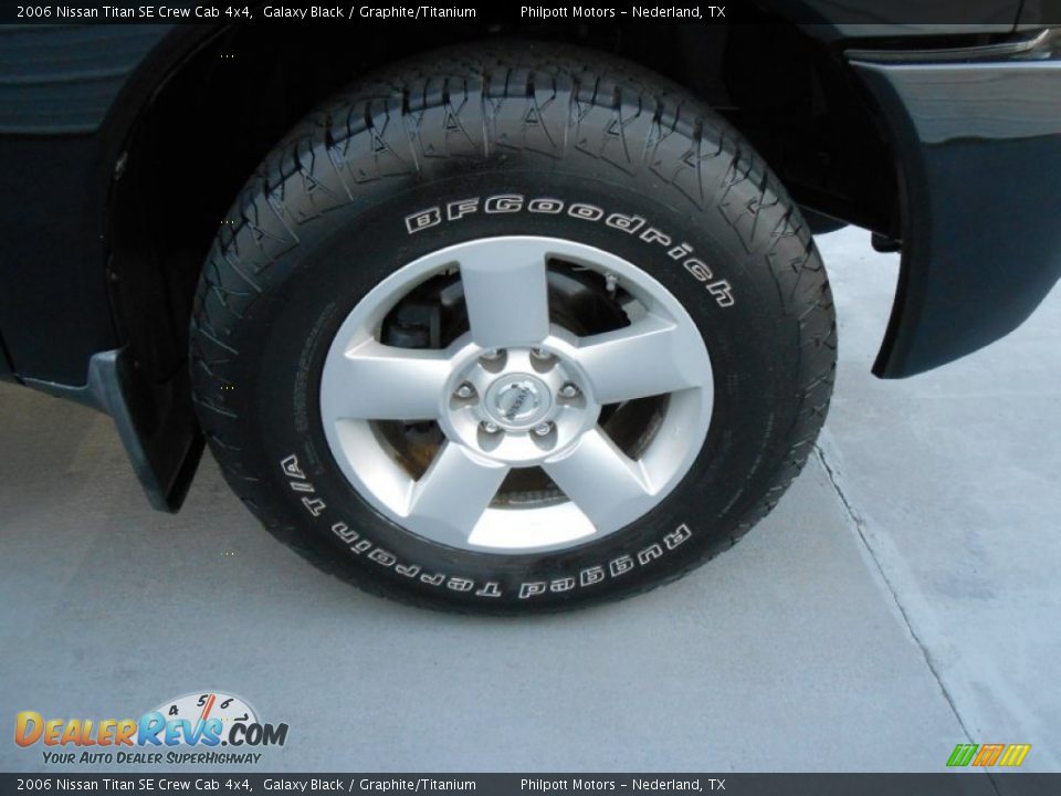 2006 Nissan Titan SE Crew Cab 4x4 Galaxy Black / Graphite/Titanium Photo #14