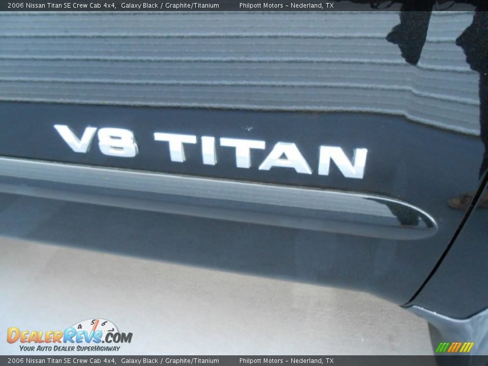 2006 Nissan Titan SE Crew Cab 4x4 Galaxy Black / Graphite/Titanium Photo #15