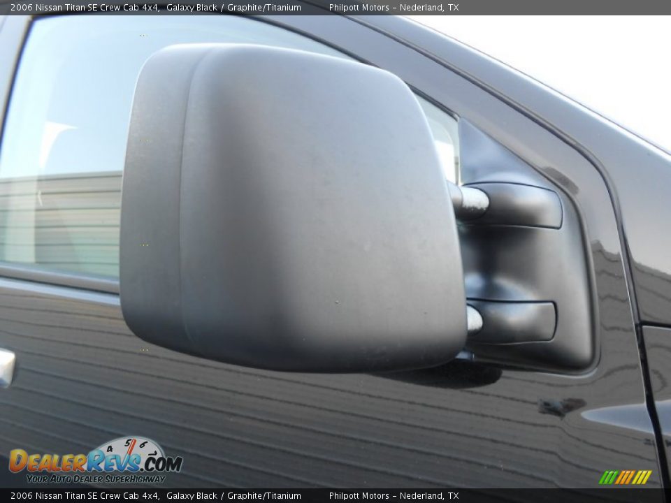 2006 Nissan Titan SE Crew Cab 4x4 Galaxy Black / Graphite/Titanium Photo #16