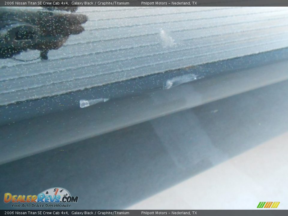 2006 Nissan Titan SE Crew Cab 4x4 Galaxy Black / Graphite/Titanium Photo #17