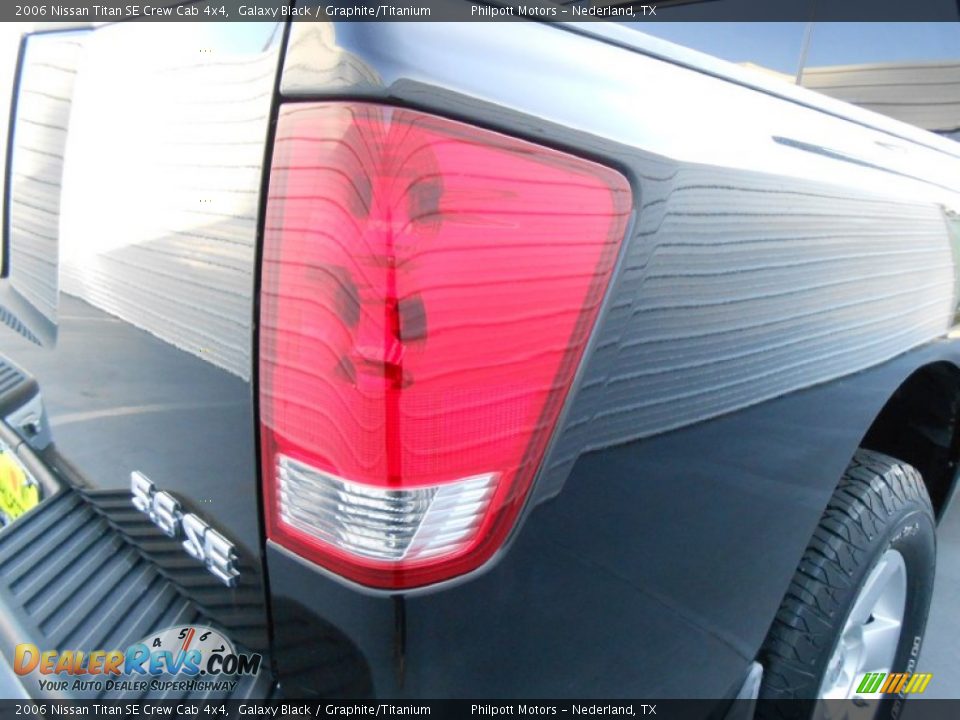 2006 Nissan Titan SE Crew Cab 4x4 Galaxy Black / Graphite/Titanium Photo #18