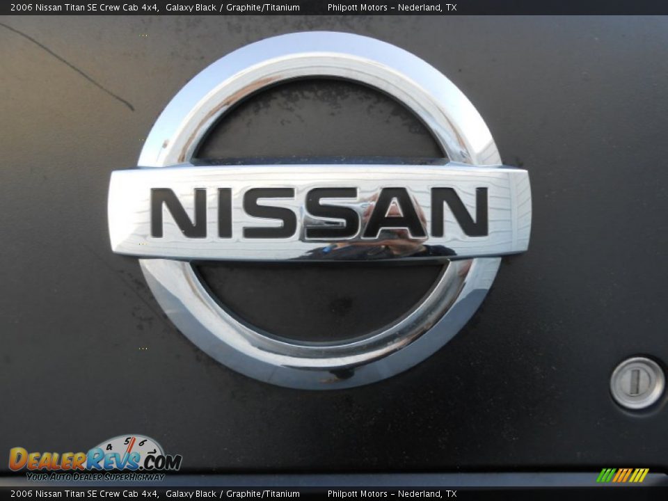 2006 Nissan Titan SE Crew Cab 4x4 Galaxy Black / Graphite/Titanium Photo #20