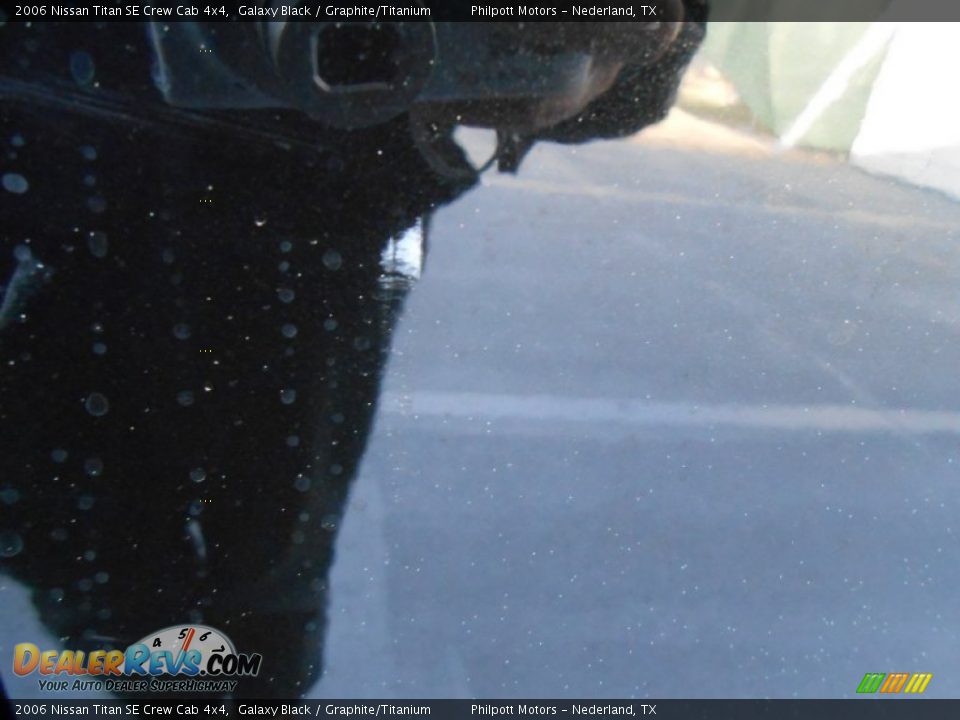 2006 Nissan Titan SE Crew Cab 4x4 Galaxy Black / Graphite/Titanium Photo #23