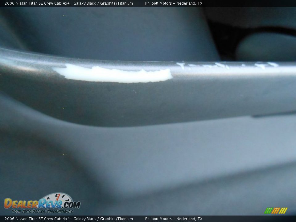 2006 Nissan Titan SE Crew Cab 4x4 Galaxy Black / Graphite/Titanium Photo #26