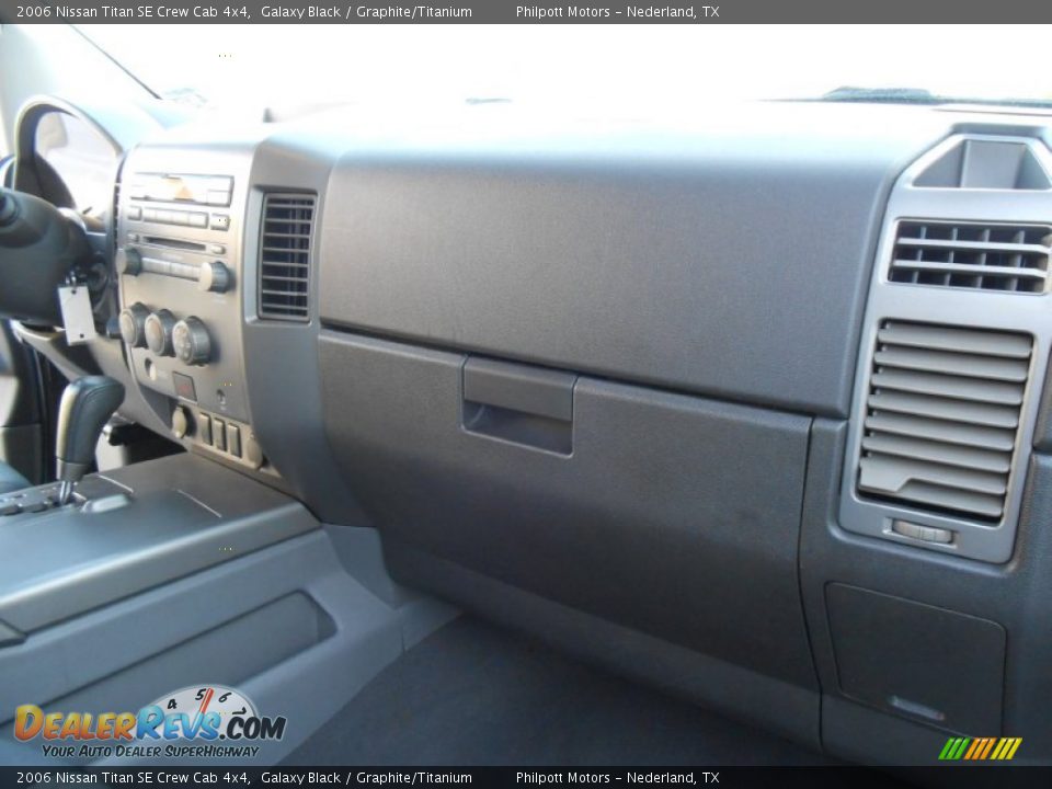 2006 Nissan Titan SE Crew Cab 4x4 Galaxy Black / Graphite/Titanium Photo #27