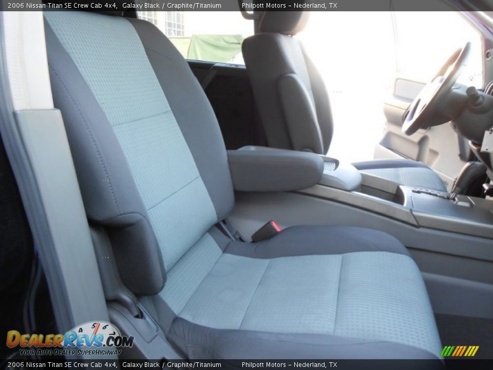 2006 Nissan Titan SE Crew Cab 4x4 Galaxy Black / Graphite/Titanium Photo #28
