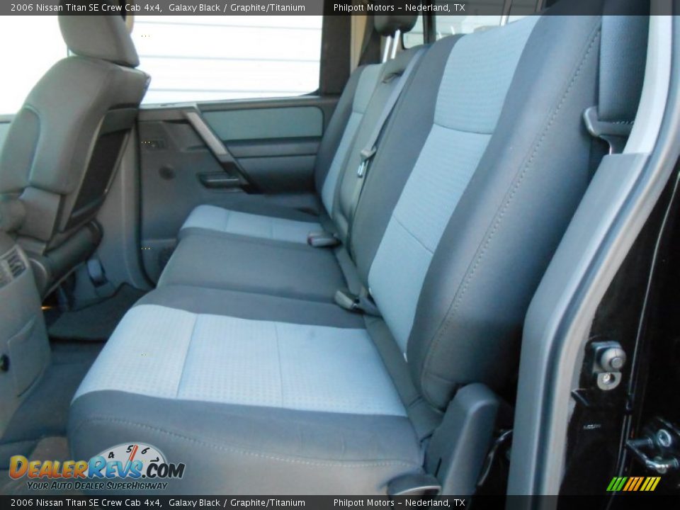 2006 Nissan Titan SE Crew Cab 4x4 Galaxy Black / Graphite/Titanium Photo #33