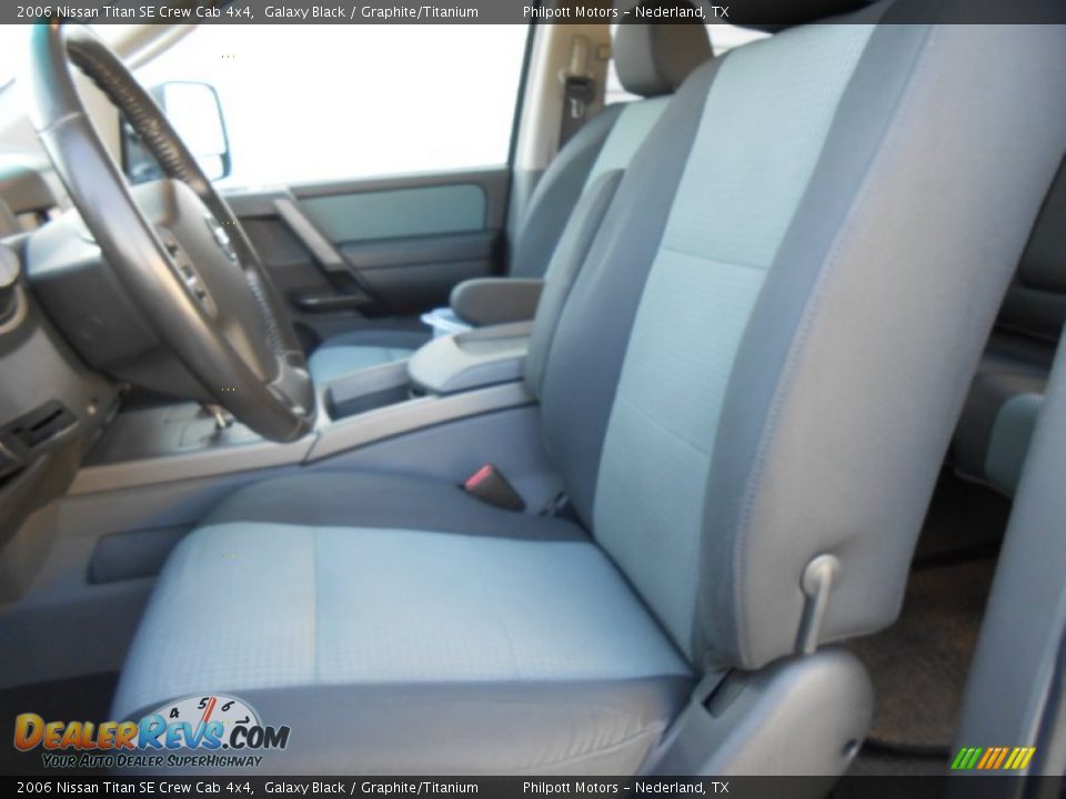 2006 Nissan Titan SE Crew Cab 4x4 Galaxy Black / Graphite/Titanium Photo #36
