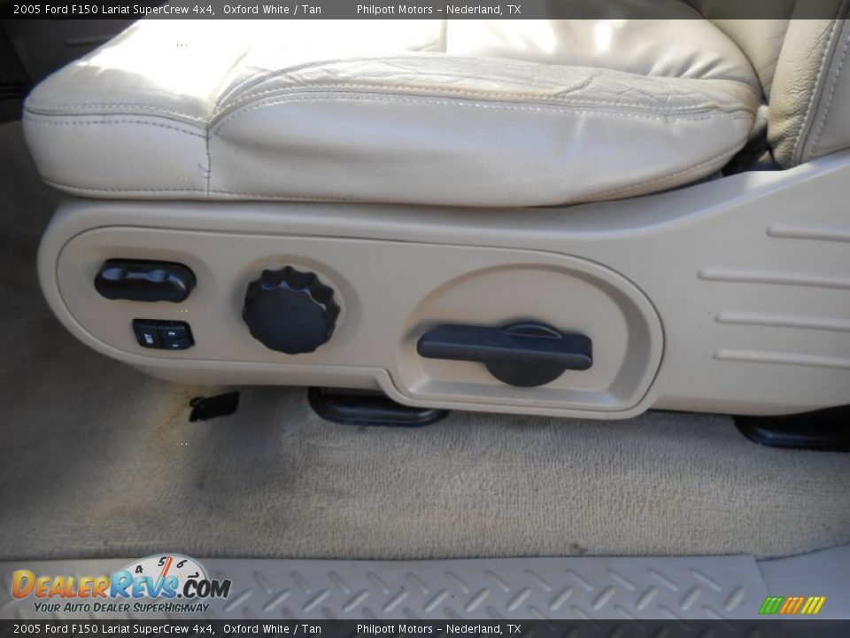 2005 Ford F150 Lariat SuperCrew 4x4 Oxford White / Tan Photo #32