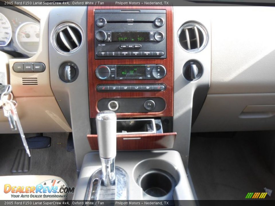 2005 Ford F150 Lariat SuperCrew 4x4 Oxford White / Tan Photo #34