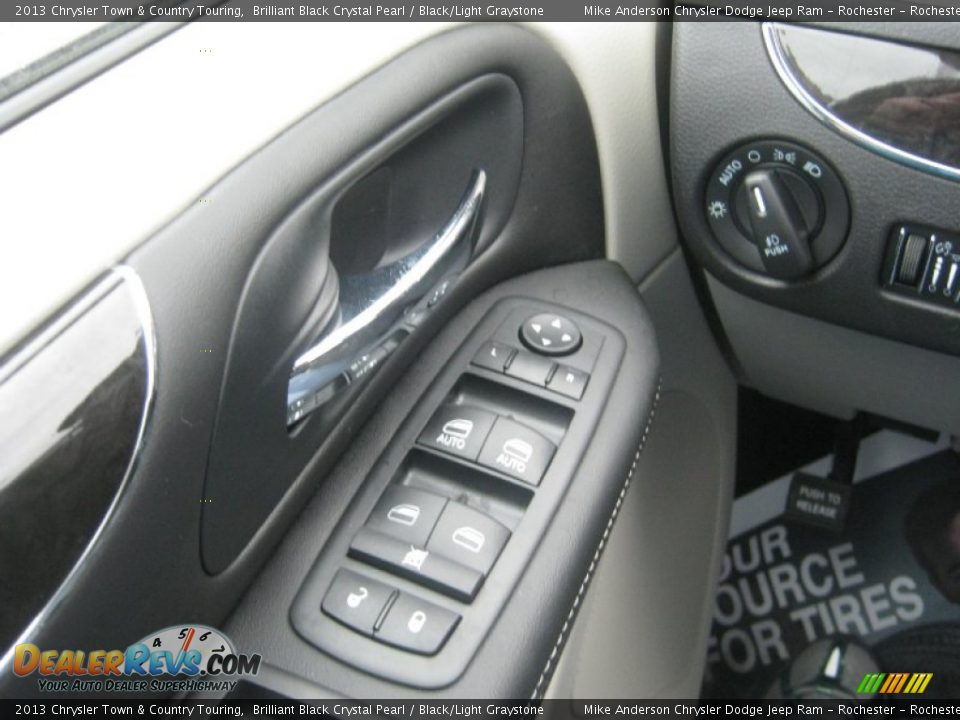 2013 Chrysler Town & Country Touring Brilliant Black Crystal Pearl / Black/Light Graystone Photo #9