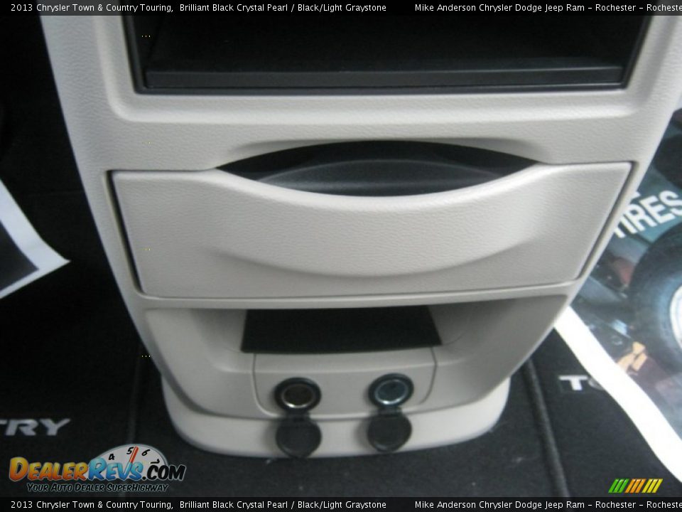2013 Chrysler Town & Country Touring Brilliant Black Crystal Pearl / Black/Light Graystone Photo #16