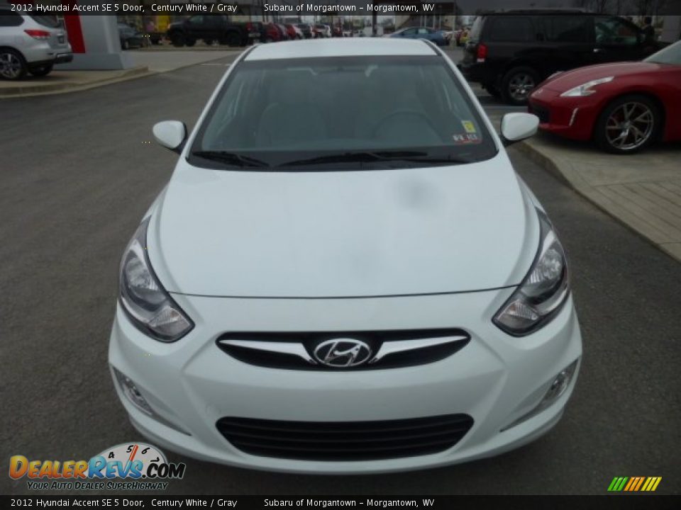 2012 Hyundai Accent SE 5 Door Century White / Gray Photo #2