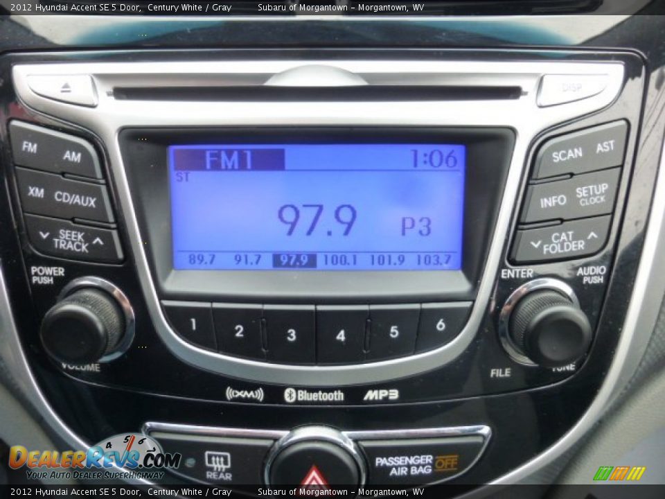 Audio System of 2012 Hyundai Accent SE 5 Door Photo #19